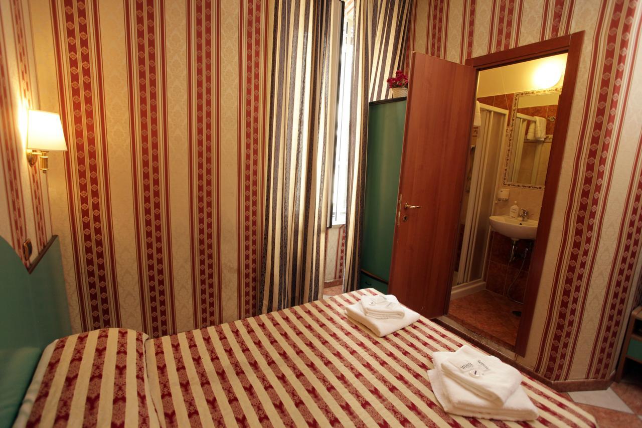 Hollywood Hotel 2*