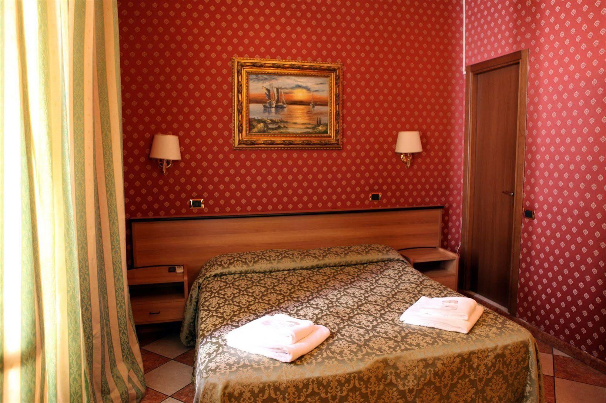 Hollywood Hotel