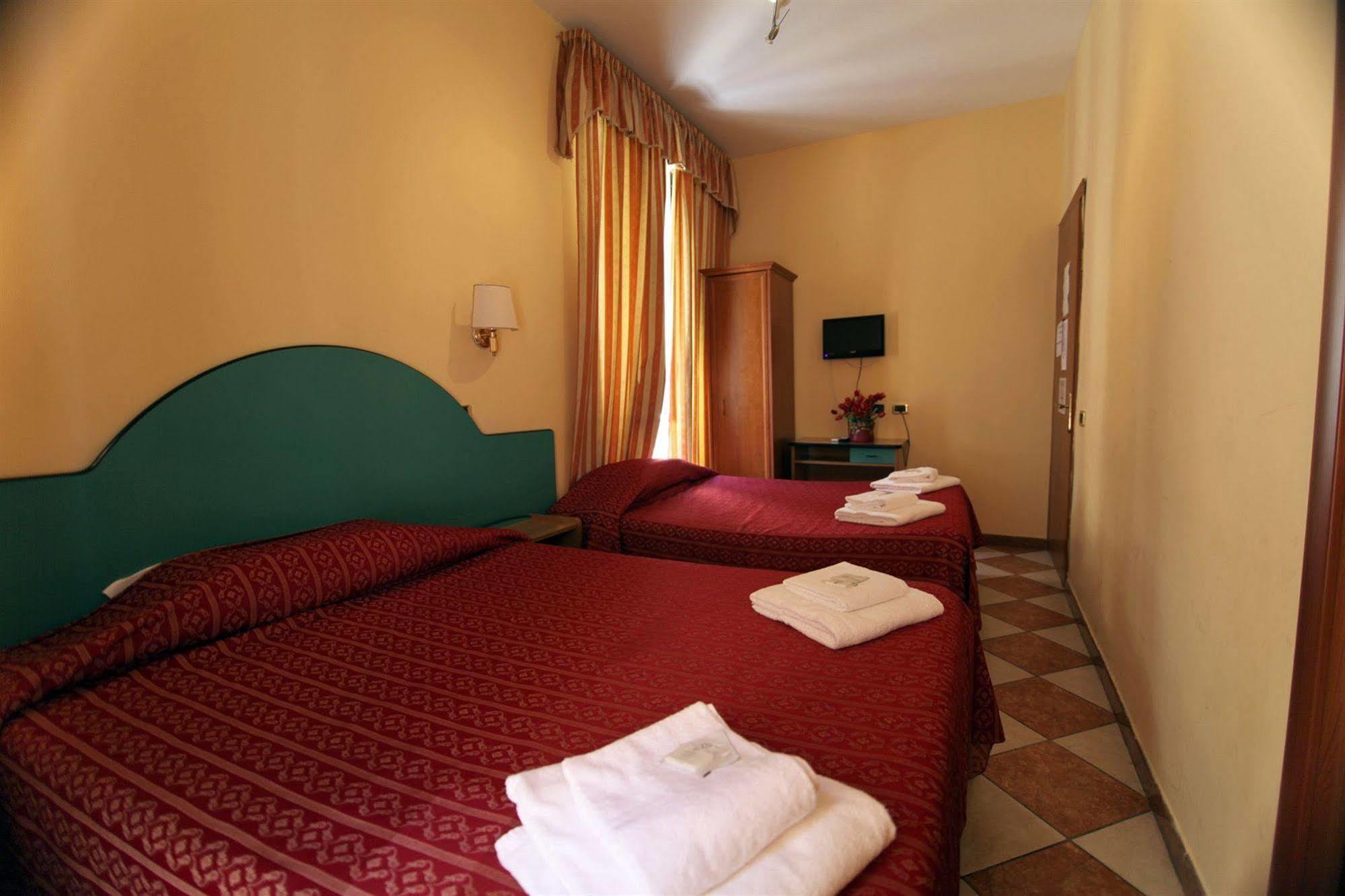 Hollywood Hotel